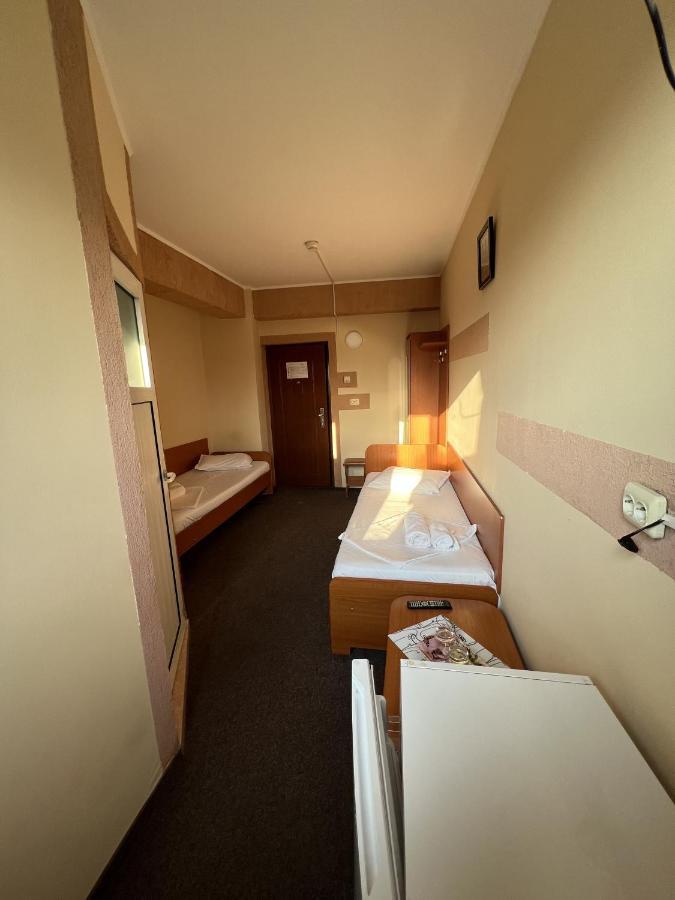 פיטסטי Hotel Monte Carlo מראה חיצוני תמונה