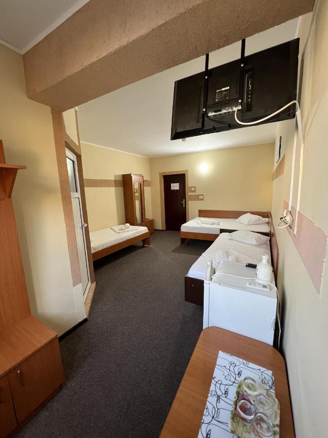 פיטסטי Hotel Monte Carlo מראה חיצוני תמונה