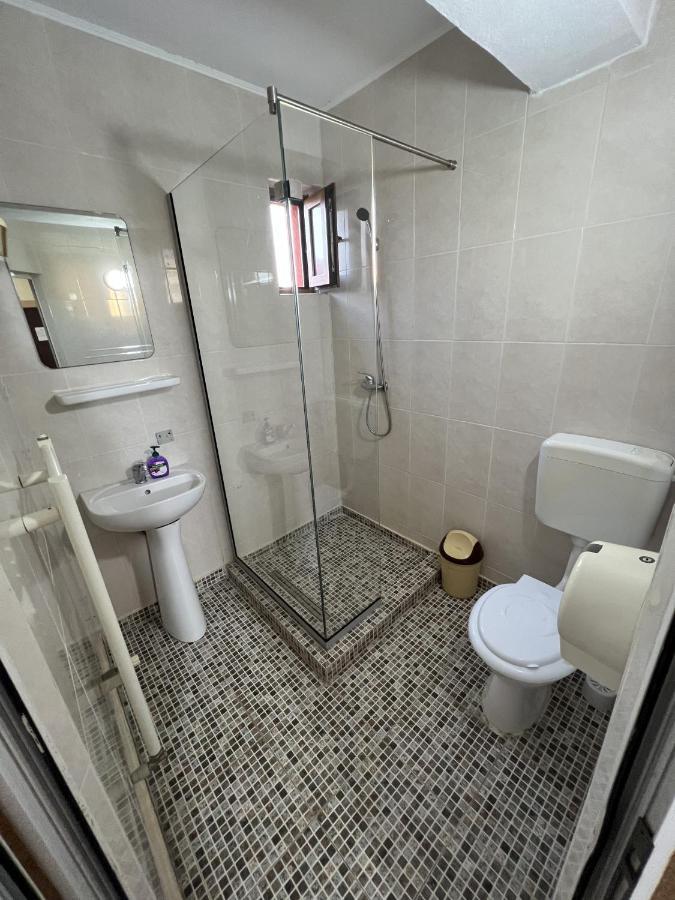 פיטסטי Hotel Monte Carlo מראה חיצוני תמונה