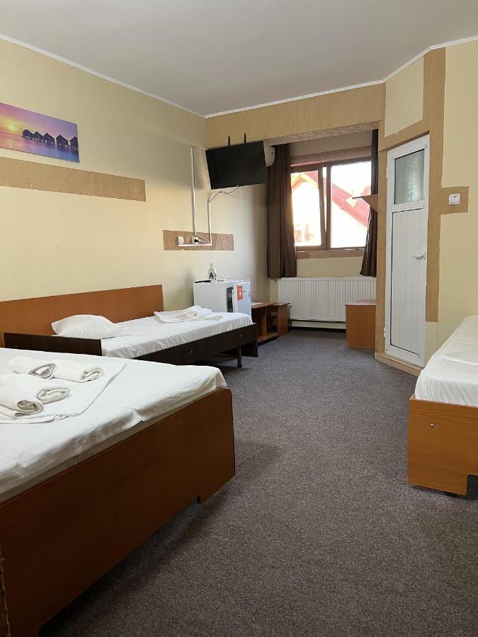 פיטסטי Hotel Monte Carlo מראה חיצוני תמונה