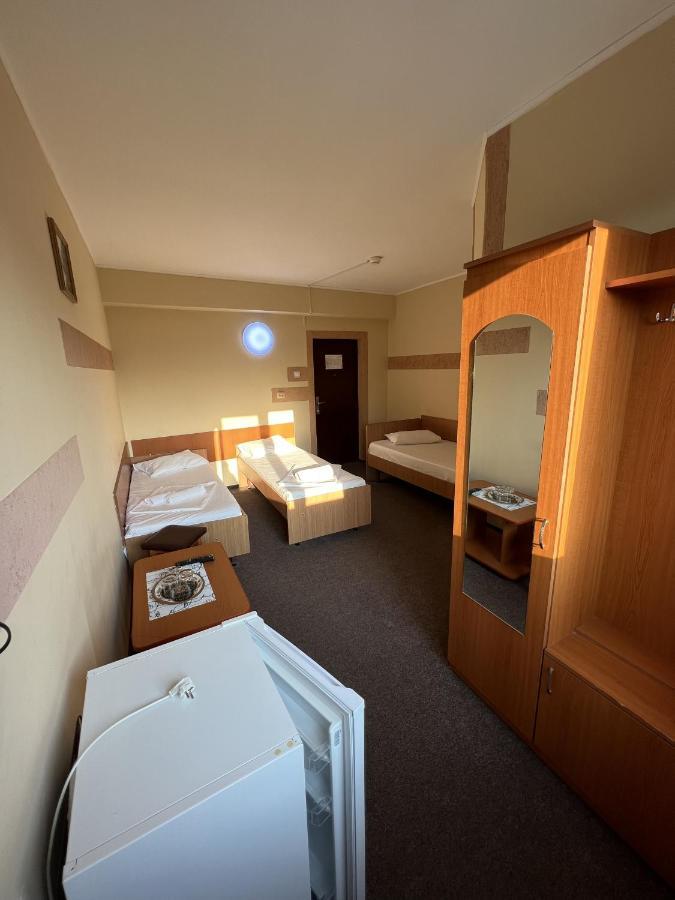 פיטסטי Hotel Monte Carlo מראה חיצוני תמונה
