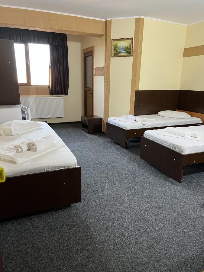 פיטסטי Hotel Monte Carlo מראה חיצוני תמונה